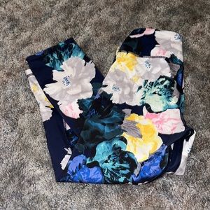 Old navy active cropped printed leggings size small